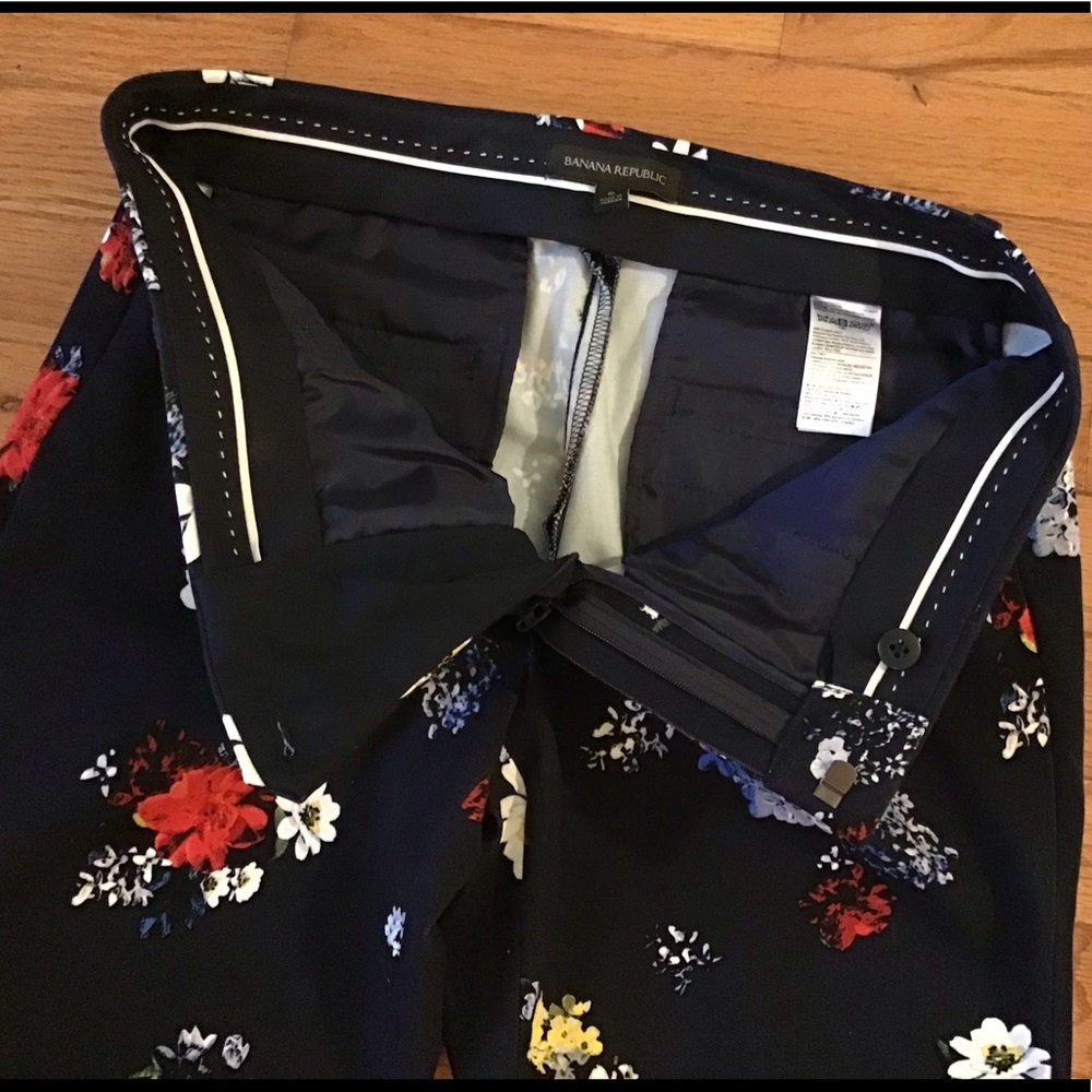 NEVER WORN BANANA REPUBLIC SLOAN NAVY FLORAL PANT - GREAT STRETCH & RECOVERY 6 - Picture 7 of 13